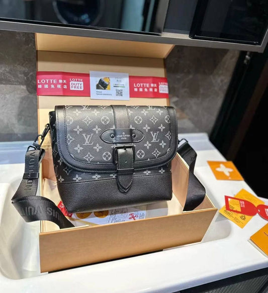 LV Men 
Master
270 dhs🪙💚

Zain33
♥️♥️♥️