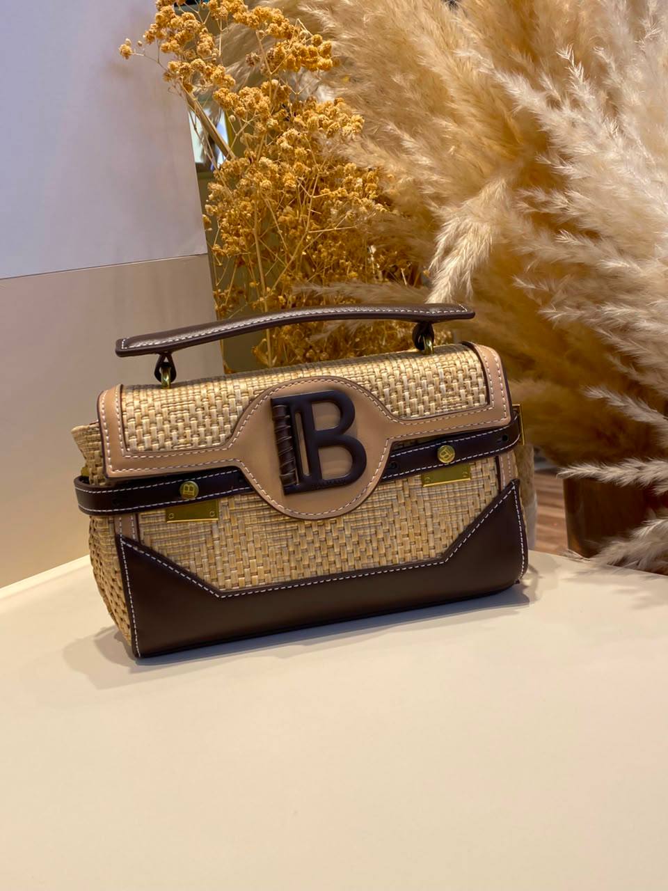 Burberry
130 dhs💓

Zain39
♥️♥️♥️