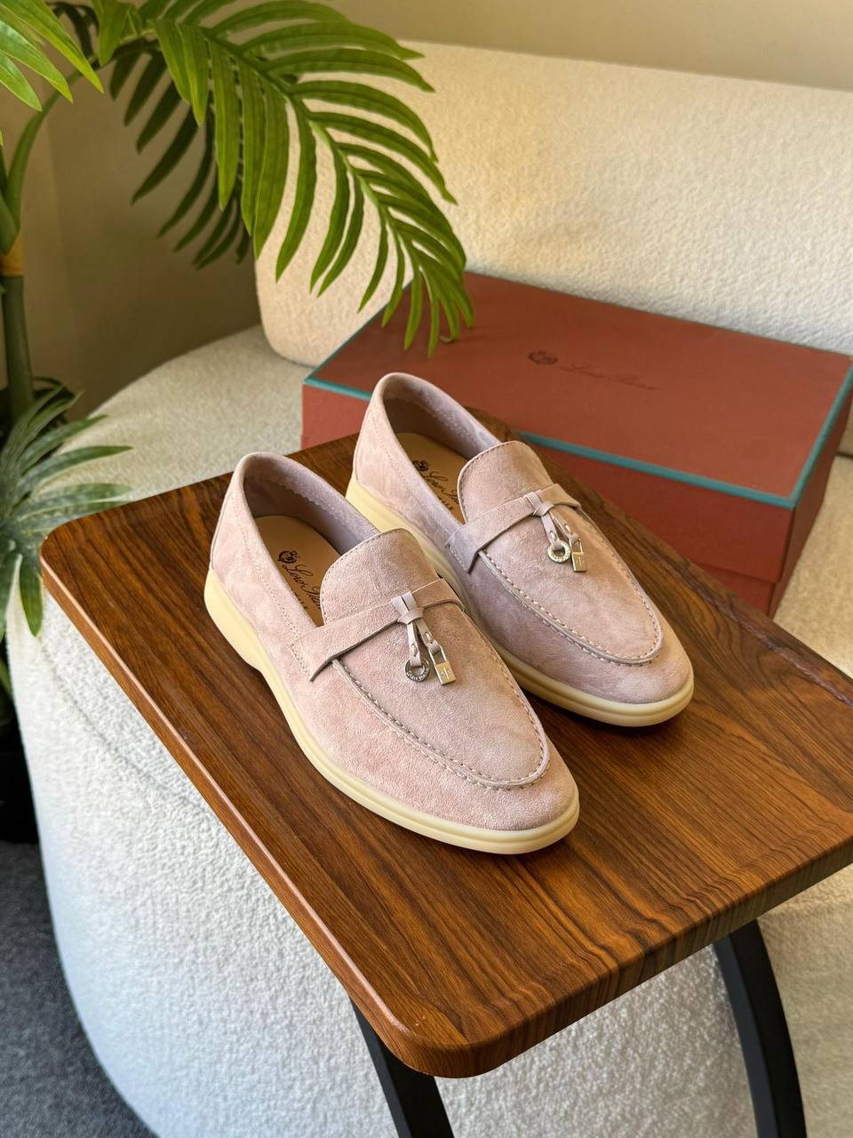 LORA PIANA 
SuperMaster Quality 💯
450 dhs💓
Size:36-41💥

Zain171
♥️♥️♥️