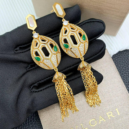 BVLGARI ❤️‍🔥*
Earring 🍁
Master quality 💯
With normal boxes 🗃️ 
125 dhs✅
With master box 📦 
160 dhs✅

Zain216
♥️♥️♥️