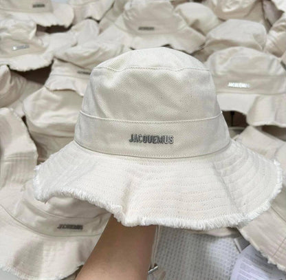 JACQUEMUS
 HATS 
230 dhs🇦🇪🇦🇪

Zain328
♥️♥️♥️