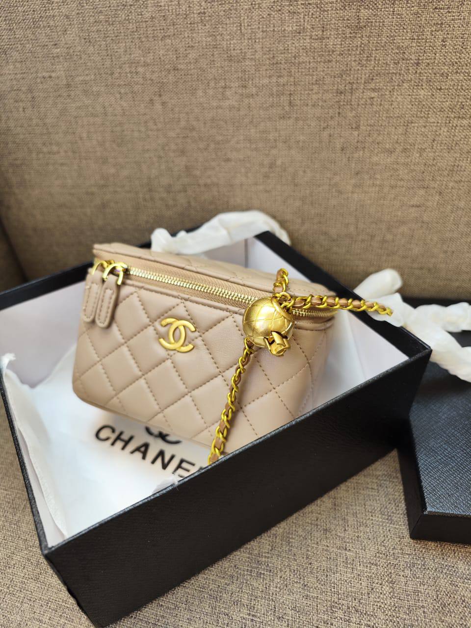 Chanel

LV

95 dhs🇦🇪🇦🇪
with box 
high quality

Zain26
♥️♥️♥️
