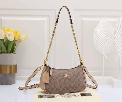 Coach
75 dhs✅
size 24×8×15cm

Zain42
Zain213
♥️♥️♥️