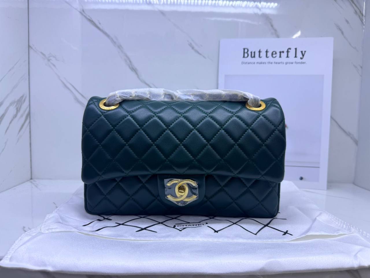 Chanel

with box
🎁🎁🎁

110 dhs✅

Zain114
♥️♥️♥️