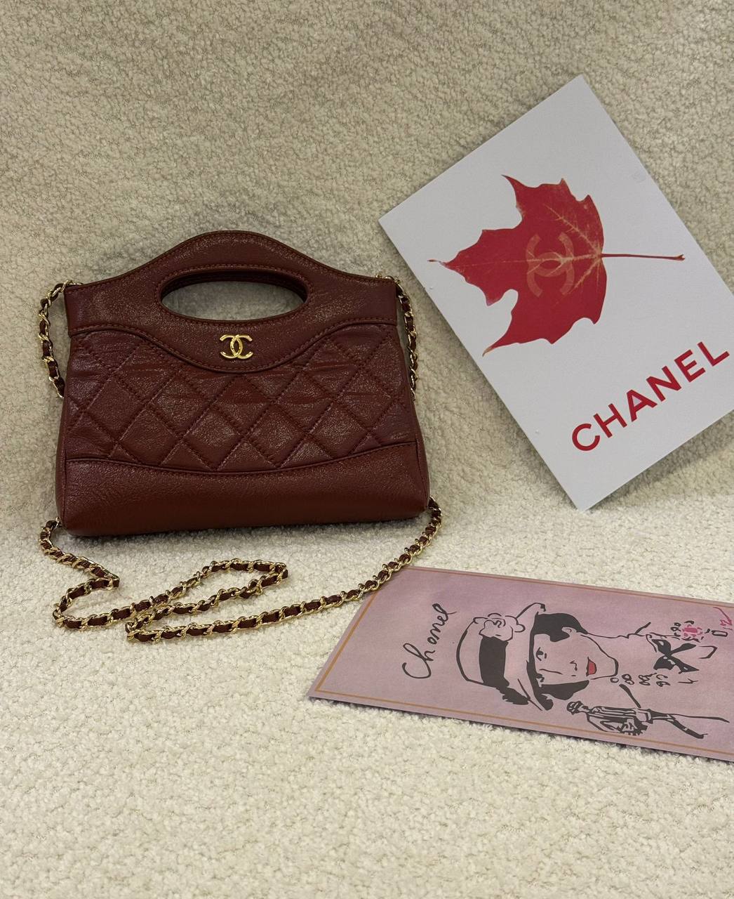 Chanel 
Master
 19Cm 

With Box
🎁🎁🎁

230 dhs✅

Zain131
♥️♥️♥️