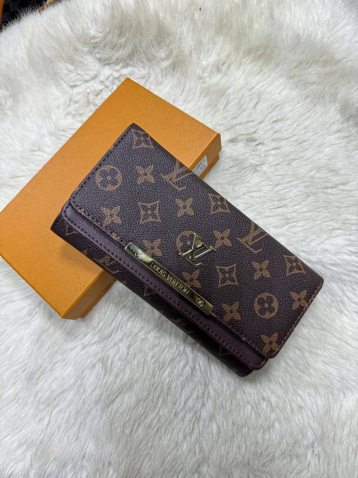 LV
Long wallet 

With box 
40 dhs🇦🇪🇦🇪

Zain50
♥️♥️♥️