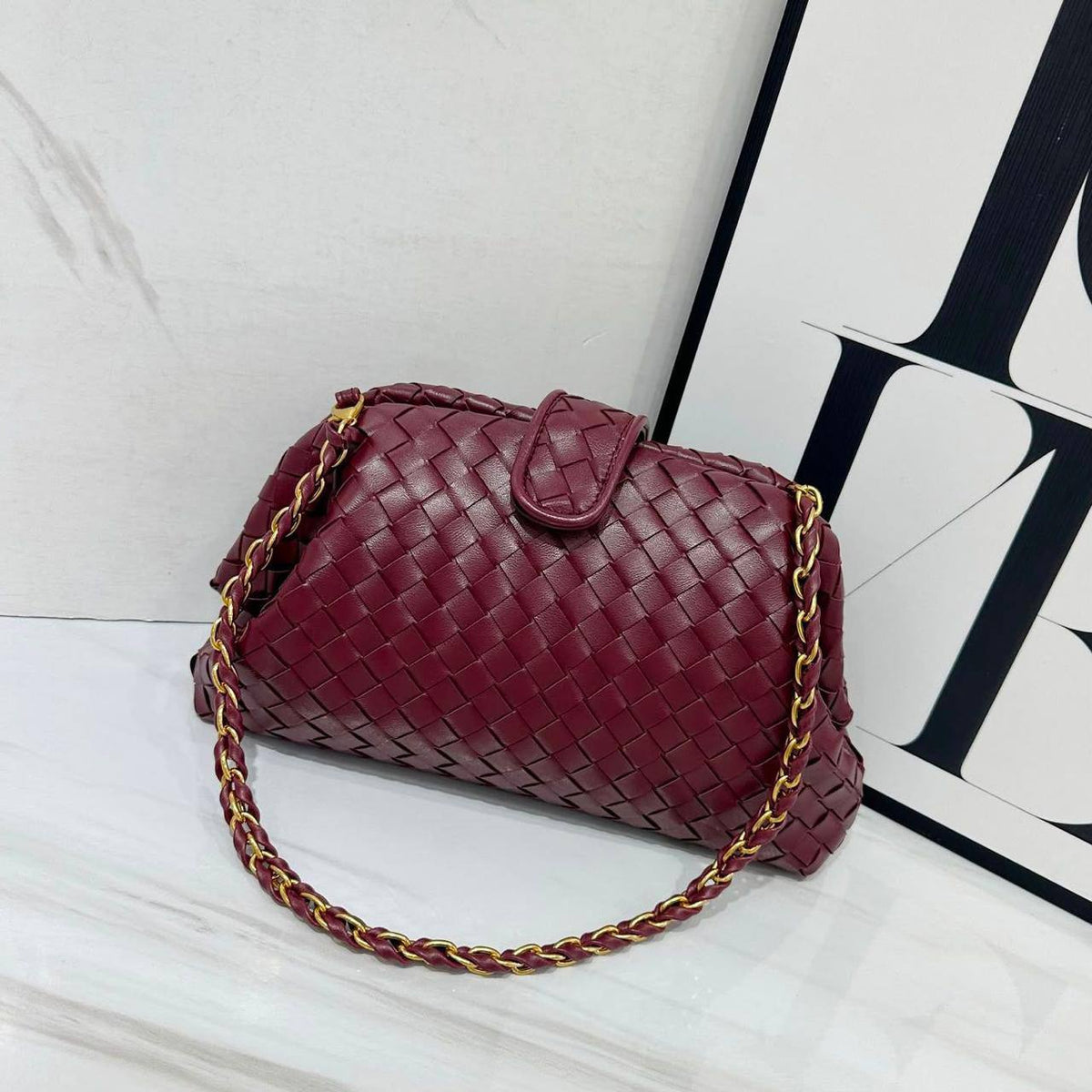 BOTTEGA 

HIGH QUALITY 
WITH BOX 

RESTOCK 
125 dhs🇦🇪🇦🇪

SIZE: 30cm

Zain295
Zain39
♥️♥️♥️