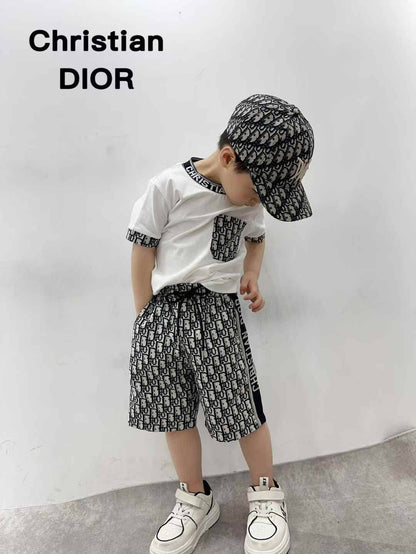 Fendi
Loewe
Dior
Gucci
D&G 


3-6m，6-12m，12-18m，2-3y，3-4y，4-5y，5-6y，7-8y，9-10y，11-12y。

110 aed

Zain151
♥️♥️♥️
