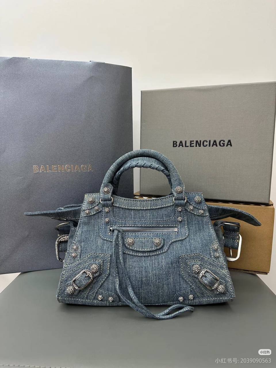 Balenciaga
Master🌺🌺
380 dhs💓

Zain10
♥️♥️♥️