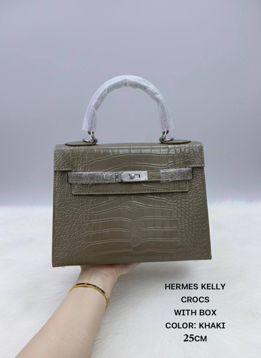 Hermes ᴋᴇʟʟʏ 
ᴡɪᴛʜout 📦 
ᴄʀᴏᴄᴏᴅɪʟᴇ ᴅᴇsɪɢɴ
sɪᴢᴇ:25ᴄᴍ
100 dhs✅

Zain56
♥️♥️♥️