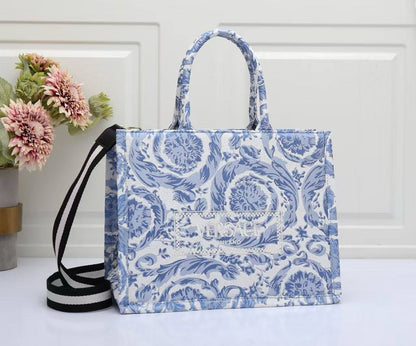 VERSACE  
NEW DESIGN
 GOOD QUALITY
105 dhs✅

Zain39
♥️♥️♥️