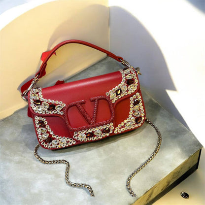 VALENTINO 

COPY ONE NEW CAME 
WITH BOX 
🎁🎁🎁

140 dhs🪙🌨️

Zain39
♥️♥️♥️