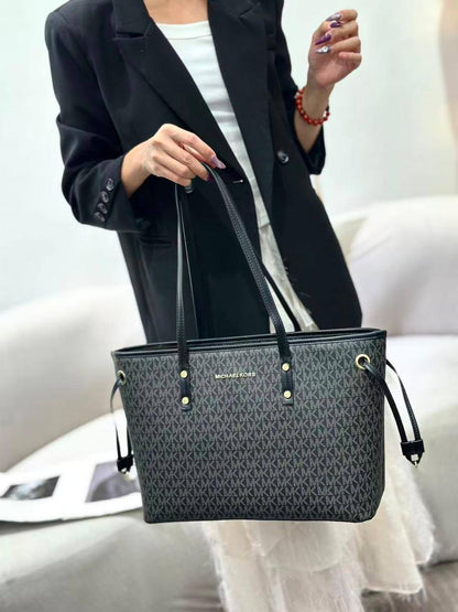 MK 
2 in 1

First quality 
Size : 36 * 14 * 26 cm

with pouch
100 dhs🇦🇪🇦🇪

Zain115
♥️♥️♥️