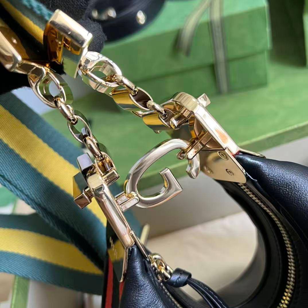 Gucci Attache
Shoulder Crossbody Bag 
Italian Calf Leather 
Size: Small 

1400 dhs🇦🇪🇦🇪

Zain71
♥️♥️♥️