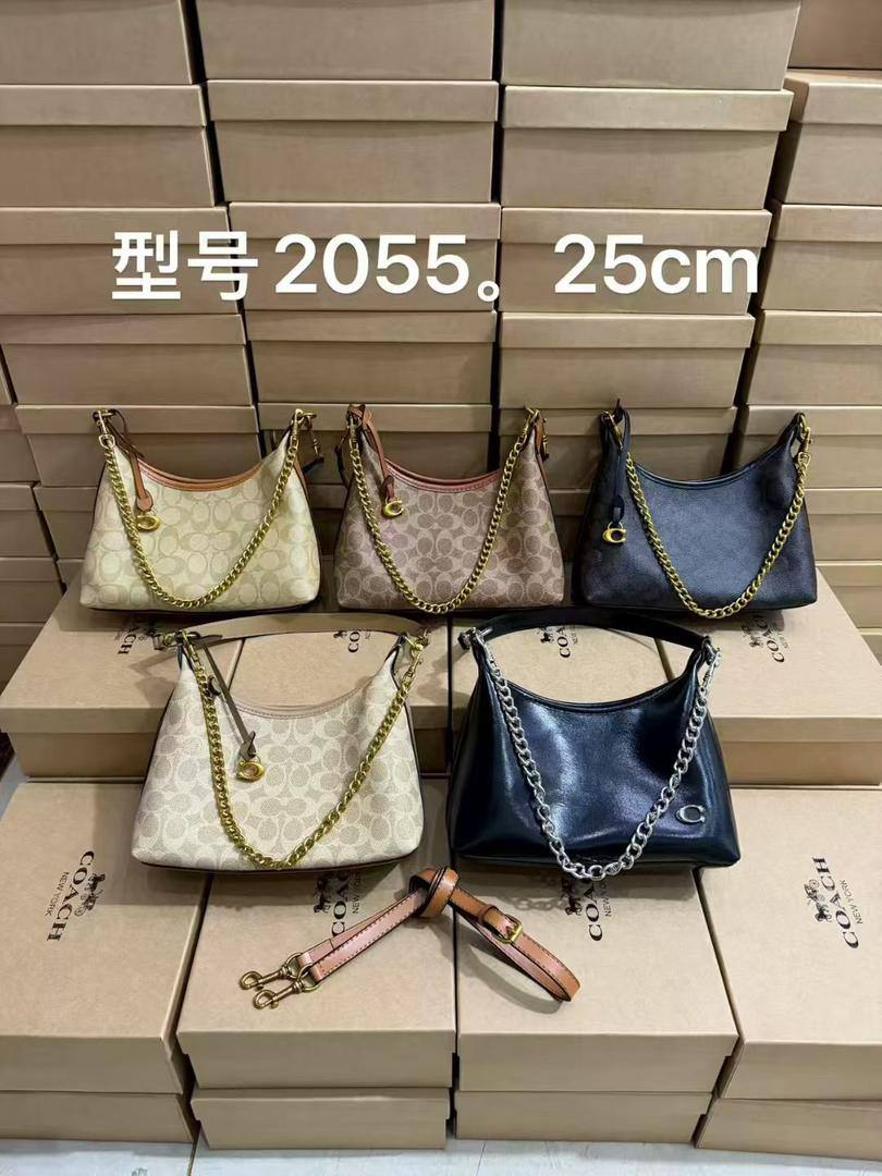 Coach
95 dhs🪙🌨️

SIZE：25cm

Good quality 

with box
🎁🎁🎁

Zain35
♥️♥️♥️