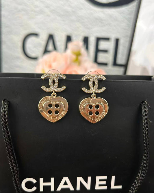 MASTER EARRING
70 dhs🪙🖤

WITH BOX AND PAPER BAG
🎁🎁🎁

Zain89
♥️♥️♥️