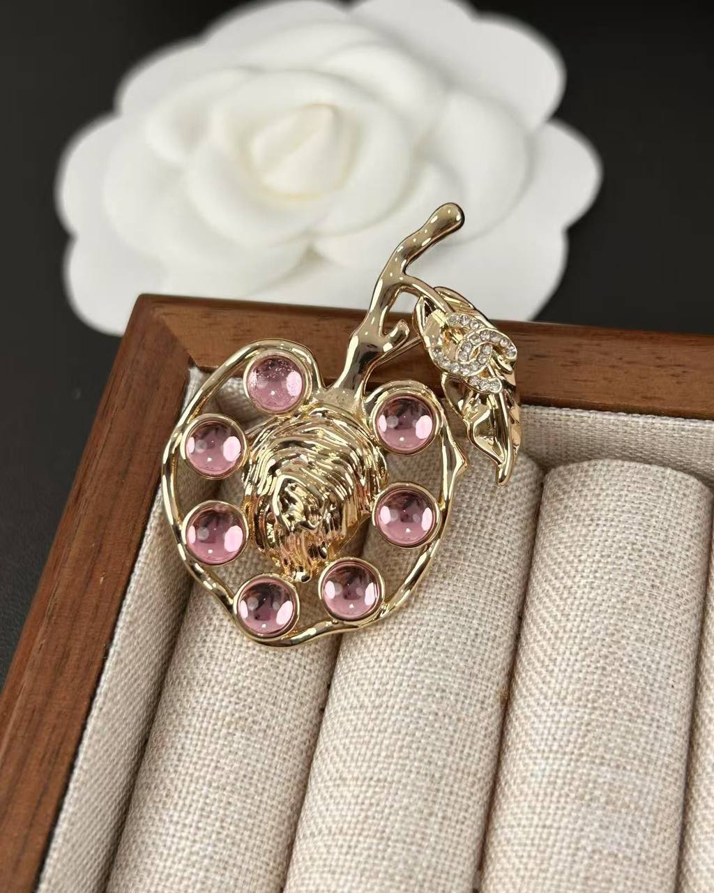 Brooch
55 dhs🪙💕

Zain89
♥️♥️♥️