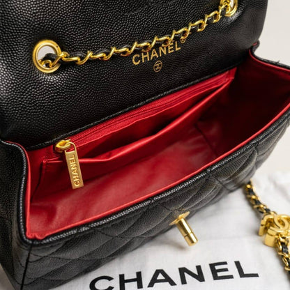 CHANEL Classsic
Flap Cross/shoulder bag
With Ball press adjustable
Chain belt strap
Size : 18 cm
With BOX 

100 dhs🇦🇪🇦🇪

Zain239
♥️♥️♥️