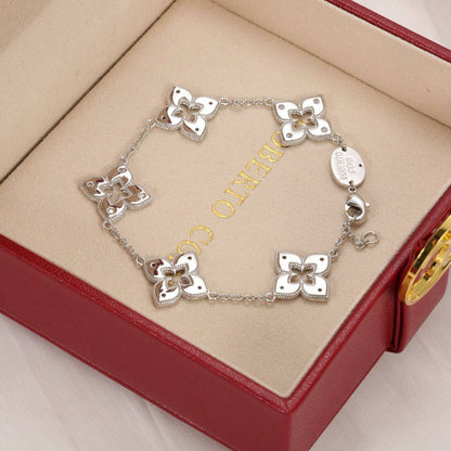 ROBERTO COIN ❤️‍🔥*
Bracelet 🦋
Master quality 💯
With normal boxes 🗃️ 
70 dhs✅
With master box 📦 
135 dhs✅

Zain216
♥️♥️♥️