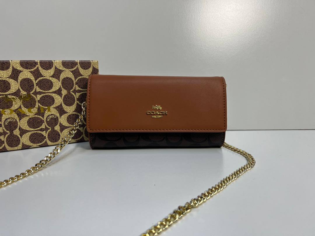 Coach - CH - DKNY
85 dhs❣️
with box
🎁🎁🎁

size 19×5×11cm

Zain41
♥️♥️♥️