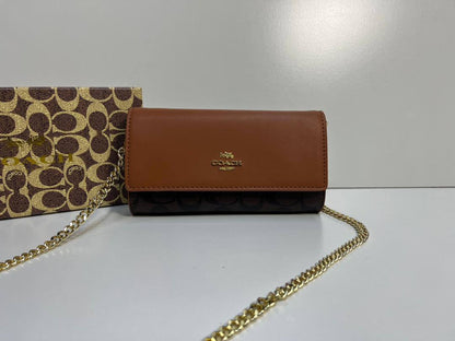 Coach - CH - DKNY
85 dhs❣️
with box
🎁🎁🎁

size 19×5×11cm

Zain41
♥️♥️♥️