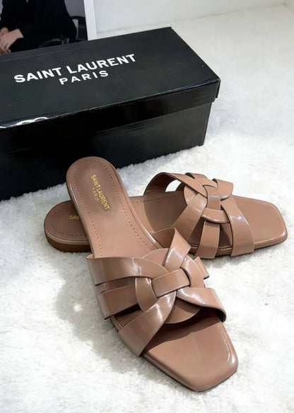 Slippers
60 dhs🇦🇪

Zain22
♥️♥️♥️