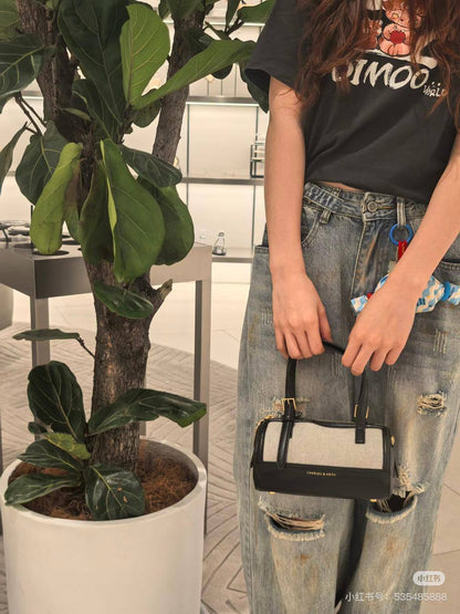 CK
20   * 11 * 11cm
90 dhs🪙🌨️

Zain17
♥️♥️♥️