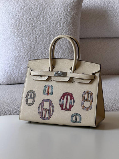 Hermes birkin 25cm💕master quality😍

with box❤️
🎁🎁🎁

880 dhs🪙🖤🇦🇪

Zain52
♥️♥️♥️