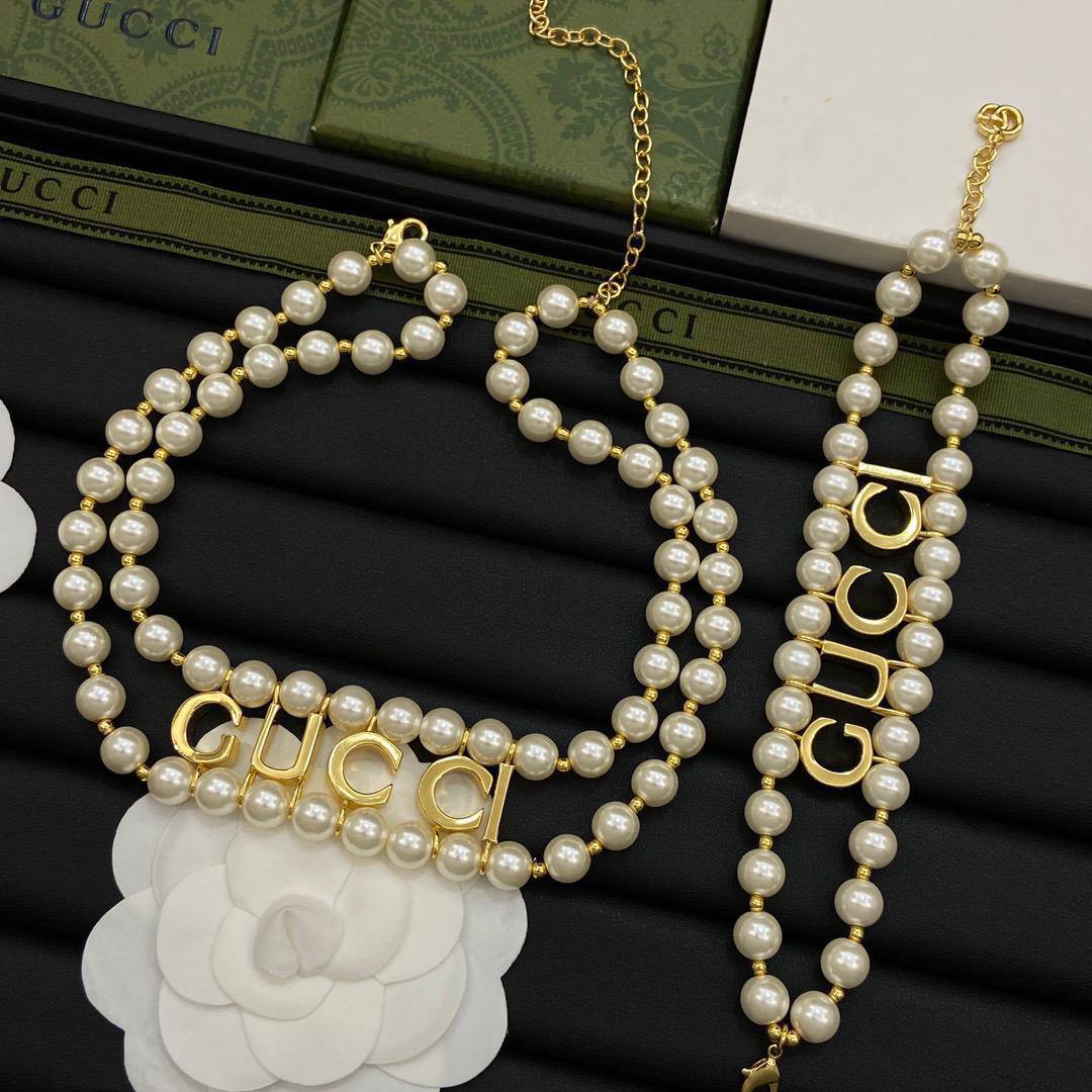GUCCI 🎶🛍️
____NECKLACE& BRACELE__❤️
*MASTER*🍃😍
With NORMAL BOX 🛍️
135 dhs✅
With master box🛍️
150 dhs✅

Zain263
♥️♥️♥️