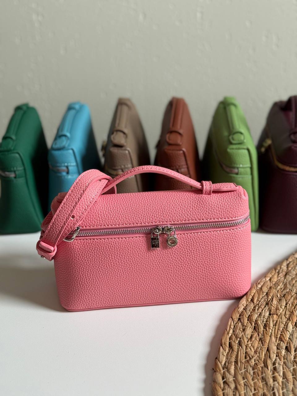 LORO PIANA
19cm
320 dhs🌺
Top quality 
With box🎁

Zain167
♥️♥️♥️