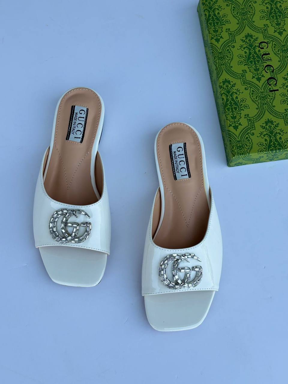 Gucci slipper
100 dhs🪙🌨️
Size 36-42

Zain55
♥️♥️♥️