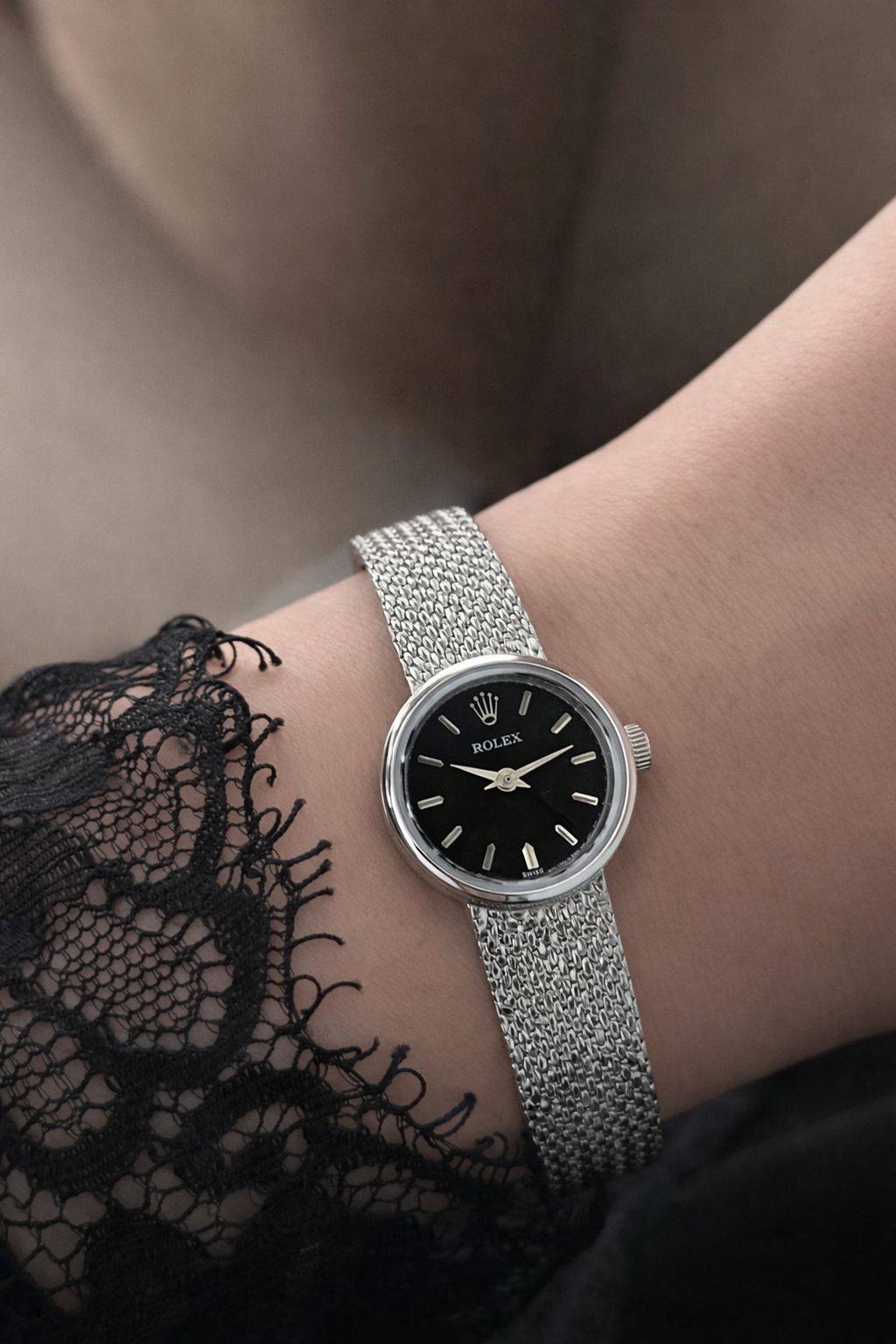 Rolex watch for ladies 
good quality 
260 dhs🗽

Zain59
♥️♥️♥️