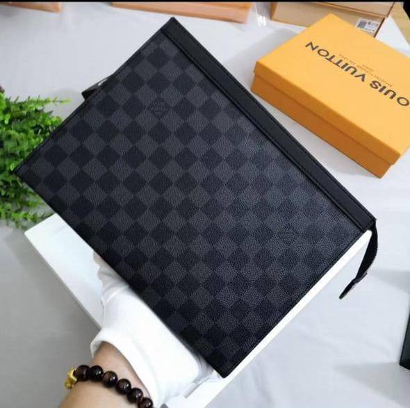 Men's Clutch 
90 dhs❣️

Zain33
♥️♥️♥️