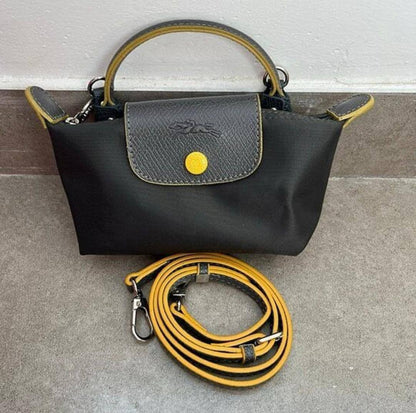 Longchamp

45 dhs🪙🌨️

size 20cm

Zain213
♥️♥️♥️