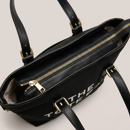 Marc Jacobs
ᴛʜᴇ ᴛᴏᴛᴇʙᴀɢ ᴢɪᴘ
ᴄᴀɴᴠᴀss ᴍᴀᴛᴇʀɪᴀʟ
ɪᴛ ʜᴀs ʟᴏɴɢ sᴛʀᴀᴘ
sɪᴢᴇ : 37 cm

70 dhs✅

Zain31
♥️♥️♥️