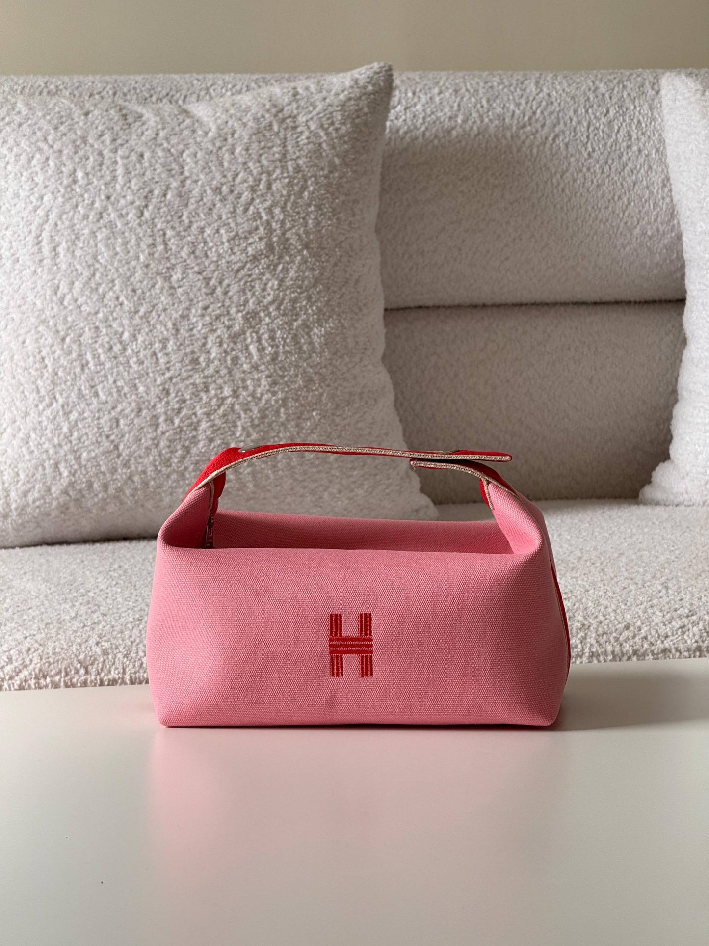 Hermes 24 and 21cm 💕master quality😍with box❤️
320 dhs🪙🌨️

Zain52
♥️♥️♥️