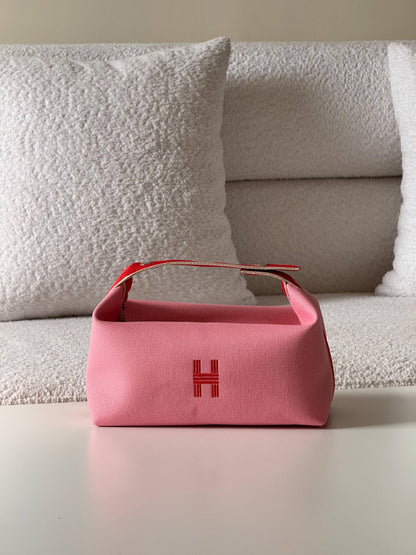 Hermes 24 and 21cm 💕master quality😍with box❤️
320 dhs🪙🌨️

Zain52
♥️♥️♥️