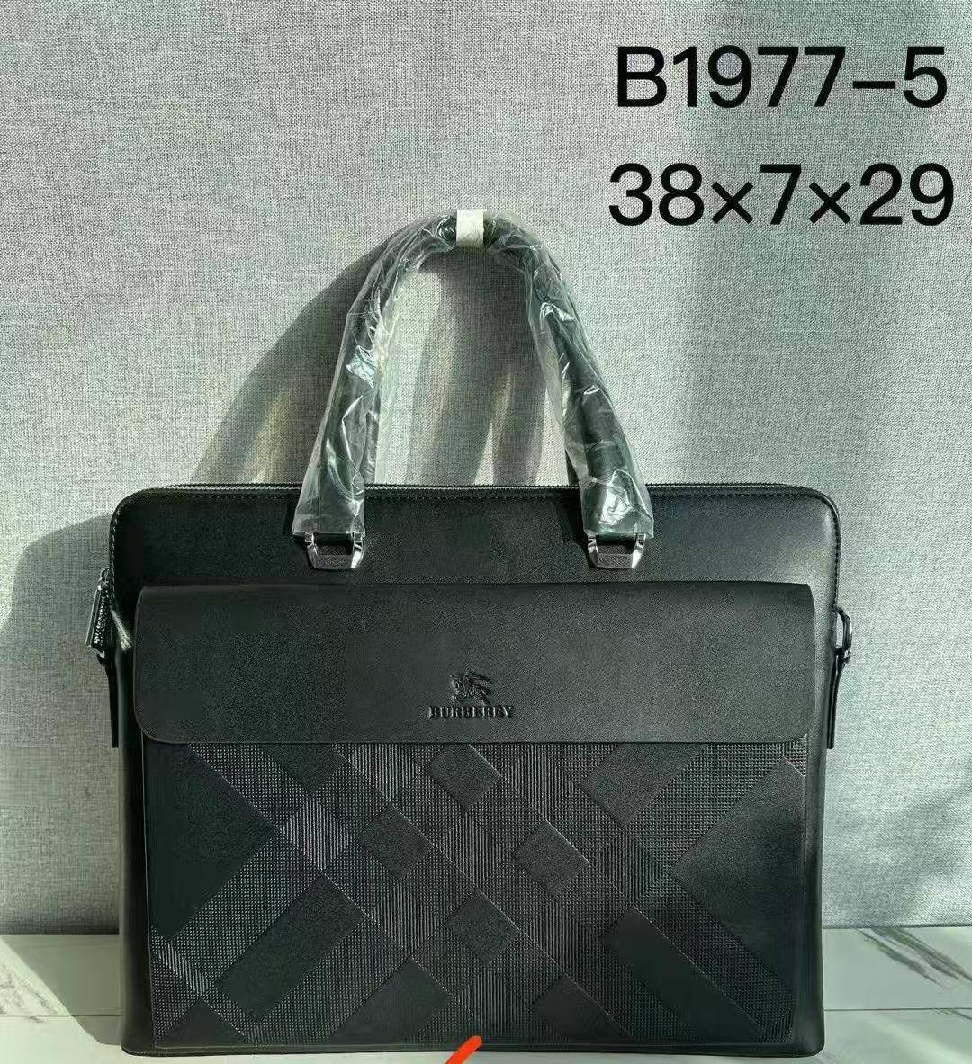Laptop  bag 
good quality 
110 dhs❣️

Zain278
♥️♥️♥️