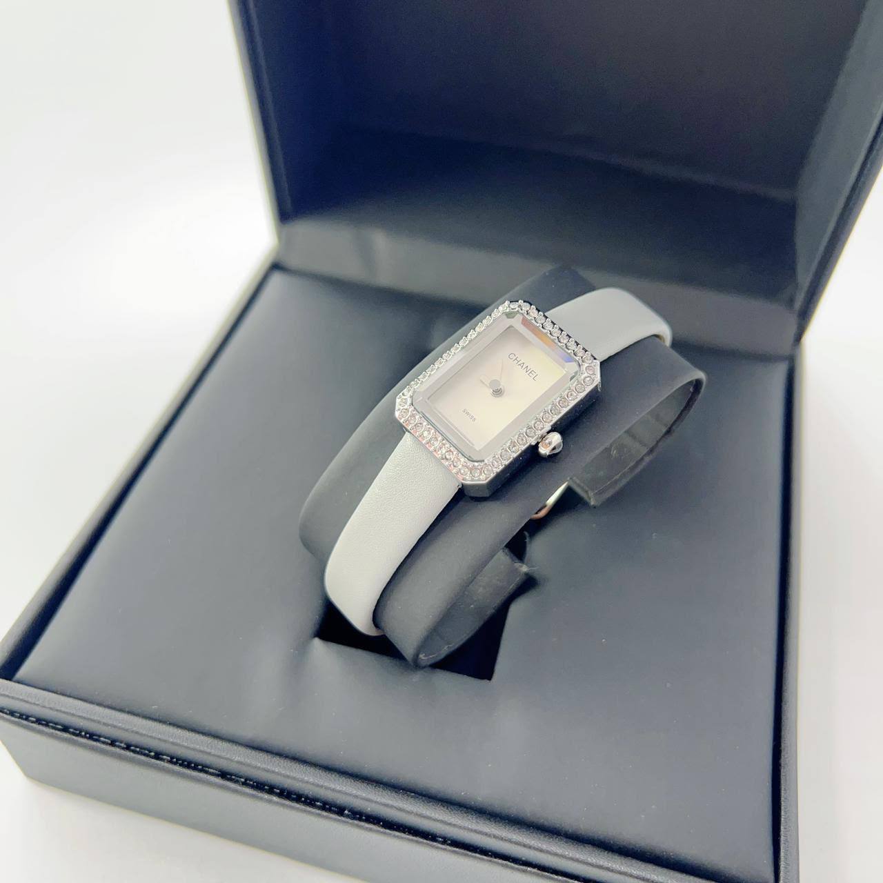 Leather belt ladies 
55 dhs🇦🇪🇦🇪

Zain45
♥️♥️♥️