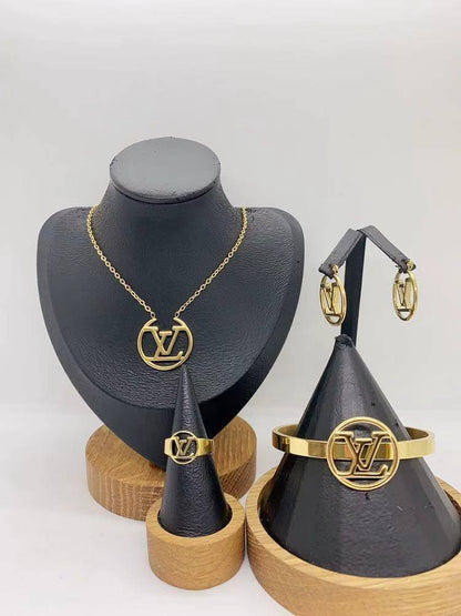 Stainless steel SET 💯*
Necklace ❤️‍🩹
Earring 🍁
Breslat ❣️
Ring free size 
With normal boxes 📦 
And paper bag 🛍️
45 dhs🇦🇪

Zain216
♥️♥️♥️