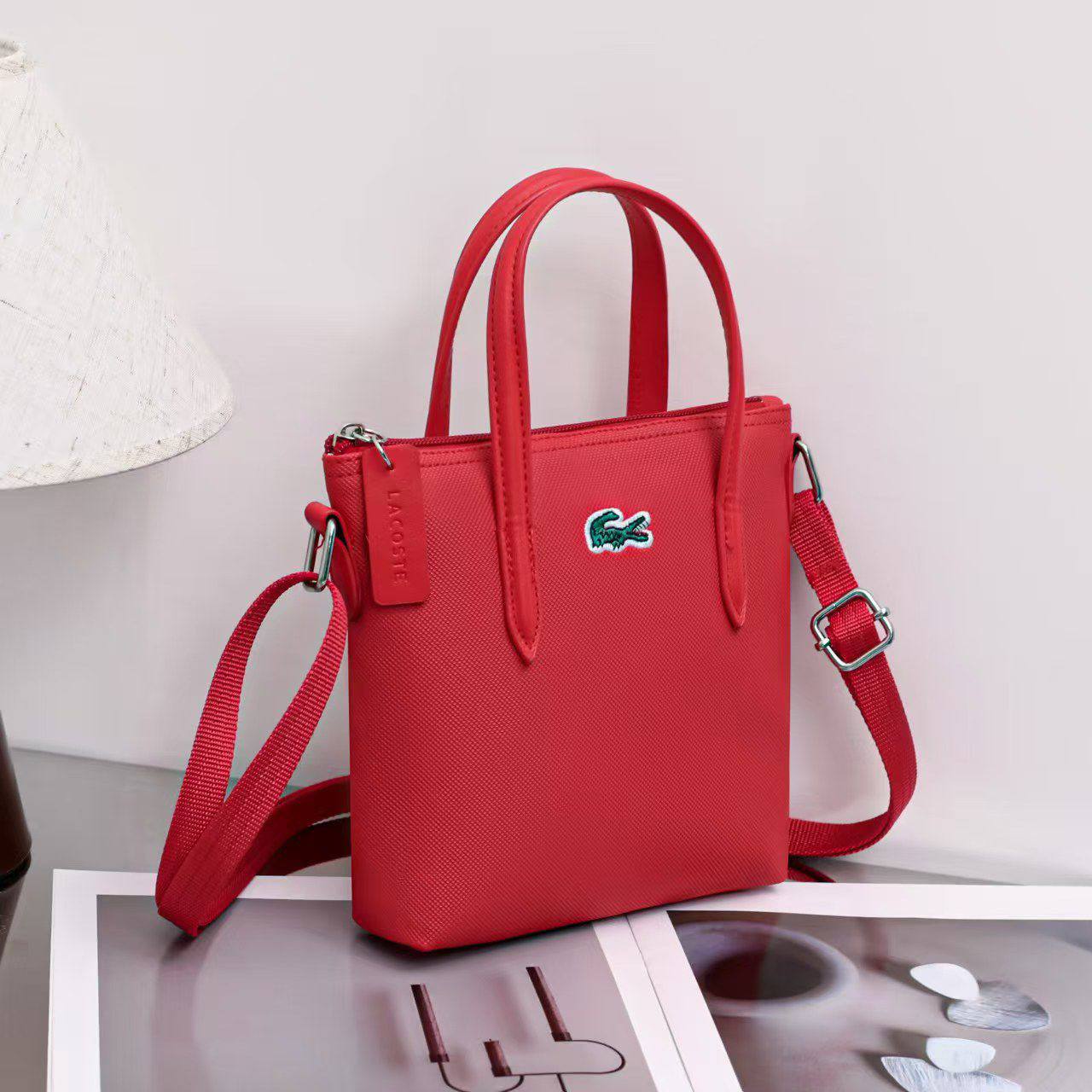 LACOST BAG
GOOD QUALITY
40 dhs✅

Zain40
♥️♥️♥️