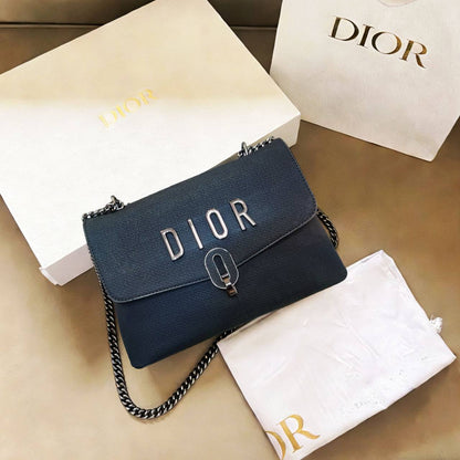 Fendi
115 dhs✅ 

Zain46
♥️♥️♥️