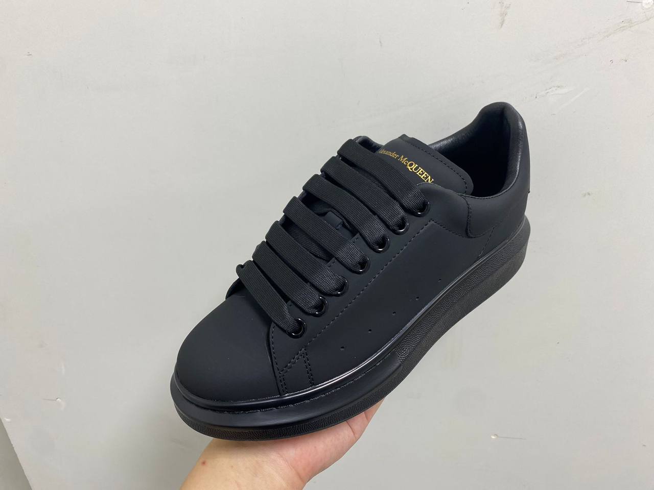 ALEXANDER MCQUEEN ‘BLACK’🖤
36-45 AVAILABLE 
We give discount 
240 dhs🇦🇪🇦🇪

Zain242
♥️♥️♥️
