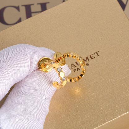 CHAUMET
Earing
Master💕

45 dhs🪙💕
With black box 📦

Zain263
♥️♥️♥️