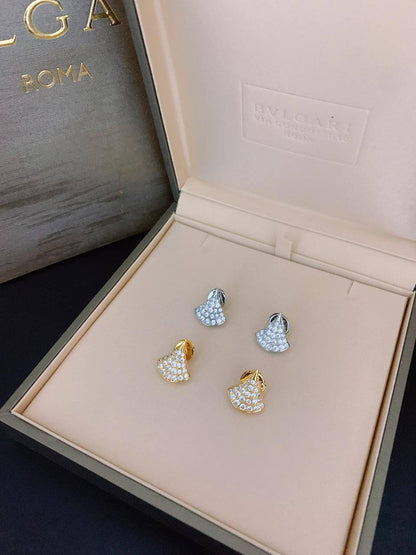 BVLGARI SET
MASTER ✨💫
NECKLACE BRACELET
EARRINGS
130 DHS✅

WITH NORMAL BOX AND PAPER BAG🎁

Zain89
♥️♥️♥️