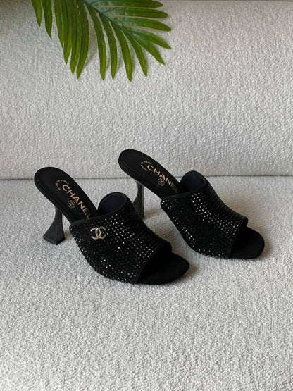 CHANEL 
SuperMaster Quality 💯
470 dhs❤️💚❤️💚
Size: 36-41💥

Zain171
♥️♥️♥️