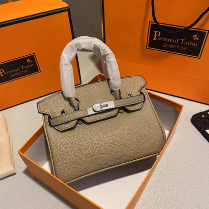 Hermes 
best quality with box’s 
100 dhs✅
size 20 Cm

Zain290
♥️♥️♥️