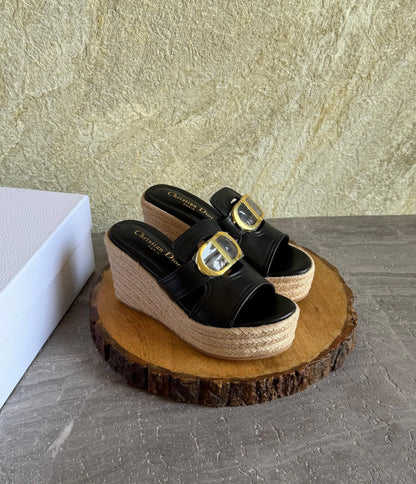DIOR 
SuperMaster Quality 💯
500 dhs🇦🇪🇦🇪

Size: 36-41💥

Zain171
♥️♥️♥️
