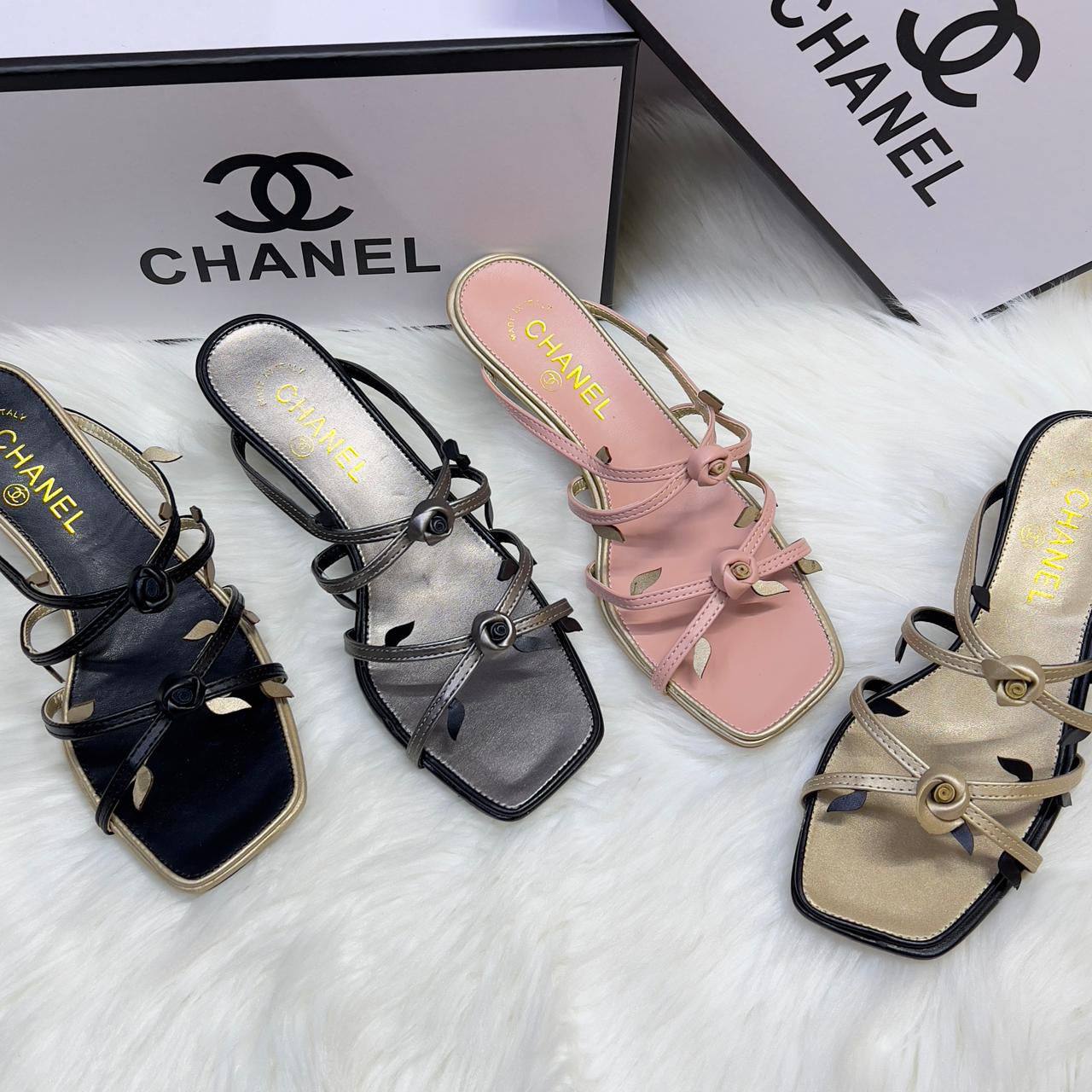 CHANEL 

140 dhs❣️

SIZE  36 -41 available

Zain88
♥️♥️♥️