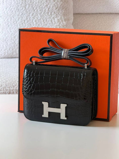 Hermes constance croc epsom 18cm💕master quality😍with box❤️
🎁🎁🎁

600 dhs🪙🖤🇦🇪

Zain52
♥️♥️♥️